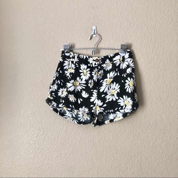 DV by dolce vita Cruz short in daisy print - Picture 2 of 4